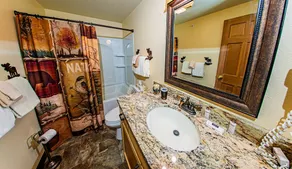 Cozy Condo Near Lifts - Image 2