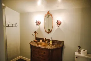 The Seed House: Renovated Octagonal Barn, Dog-friendly! - Image 2