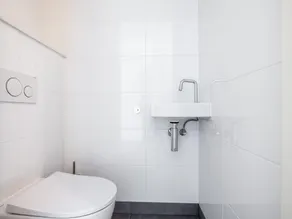 luxury apartment with waterside terrace - Image 5