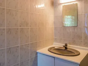 Holiday home with swimming pool - Image 5