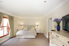 2 Bedroom Cottage, spacious open plan living area in the heart of Constantia - Image 4