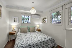Three bedroom house easy walk to several beaches including dog beach, and... - Image 5