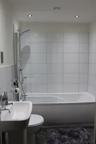 Two Bedroom Apartment In Bradford Canal Road Contractors With Free WiFi - Image 2