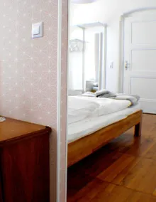Bilocale per famiglie con bagno, soggiorno e cucina a vista - Image 5