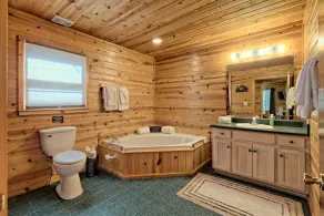 Ruby Charm 5BR Cabin near Helen Main St, Anna Ruby Falls & Tanglewood! 🍁 - Image 2