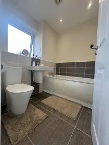 Near City - 3BR - 2 Bath - Sleeps 9 - Parking - Image 3
