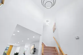 Peaceful - 4 bdrm home with fast WIFI free parking - Image 3