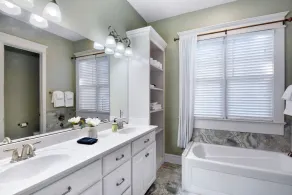 Beautiful 3 bed - 3 bath home located in Village Oaks - Image 5