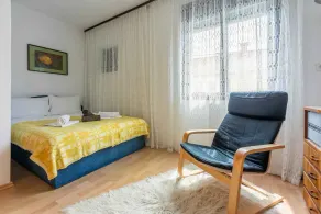 Holiday apartment with terrace and air conditioning - Image 4