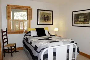 Creekfront! Private ponds for fishing! Mountain views & trails. Pet-friendly - Image 5