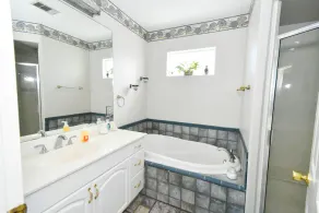 Charming Home Five Minutes To The Beach, Very Close to the Aquarium & Lexington - Image 3