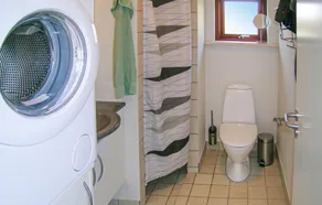 Awesome home in Humble with kitchen - Image 4