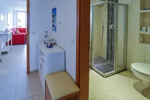HZ09 - Box seat with sea view: 3-room vacation apartment right on the beach - Image 2