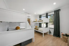 Lovedale Abode 13 bedrooms with heated pool & Acres - Image 5