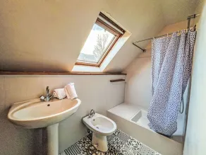 Stunning private villa for 5 guests with WIFI, TV, balcony and pets allowed - Image 2