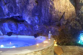 Jacuzzi Troglodyt, 20 m vom Strand entfernt, mit privater Terrasse, A/C - Image 4