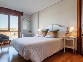 Bright and spacious on the Barakaldo estuary - Image 5