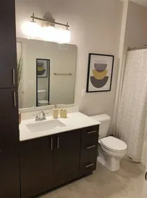 9 Miles to Downtown | 1000Mbps | King bed | W/D - Image 5