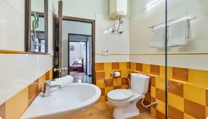 Majestic 3 BHK villa wth living area & stunning views near Dalai Lama Temple - Image 4
