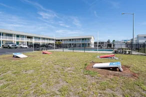 Pet Friendly.  Newly Remodeled, Free parking and Steps to the beach! - Image 5