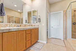 Serenity Town House! Heated Pool, Gym! 2 King Beds! 1 Dog Friendly! - Image 4