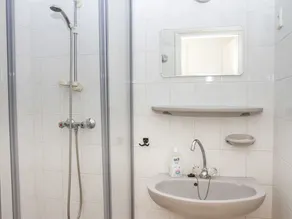 Atemberaubendes alleinstehendes Ferienhaus für 5 Gäste mit TV und Terrasse - Image 3