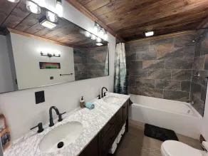 The Guide’s River Cottage • Riverfront Retreat + Walk to Town - Image 5