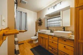Lakeside 3-bdrm chalet cabin near Alexandria - minutes from Carlos Creek Winery! - Image 3