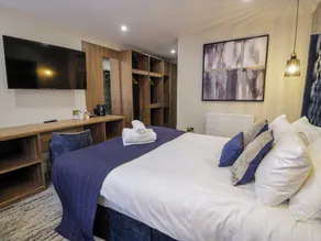 King Hotel Room - Image 5