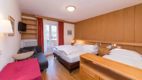 Central 3-bedroom apartment on the second floor - Image 3