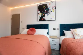 Luxurious 2 bedroom -In  Leeds near dance School - Image 4