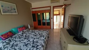 Fantastic apartment with private garden - Image 2