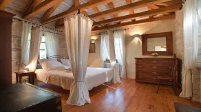 ¡Villa de piedra tradicional en un entorno precioso con vistas al mar y a 900 metros de la bahía de Trget! - Image 4