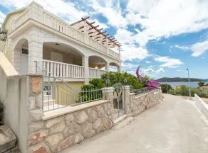 Modern Villa Near the Sea - Image 5