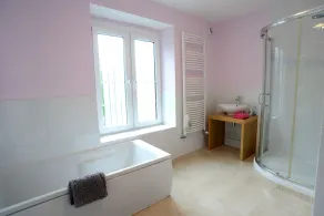 Fantastic Holiday Home 5 ensuite bedrooms Pool No Pets - Image 5