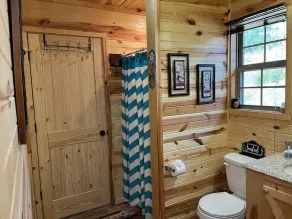 The Romantic LOVE NEST mountain Log Cabin w/ Lake view-5 minutes from the beach! - Image 3