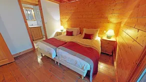 Large, comfortable apartment with easy-access to the slopes - Image 5
