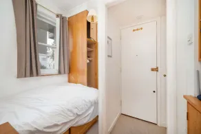 Compact apartment in central London - Image 5