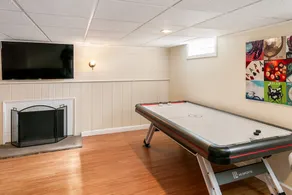 Spacious 5-bedroom 2 bath house - Image 2