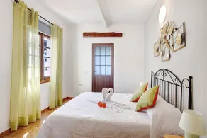 Holiday Home \"Casa Los Diablitos\" – Family-Friendly with Mountain Views, Terrace & Wi-Fi - Image 4