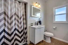 4 BD Entire House Located Close to Downtown and Little Italy! - Image 2