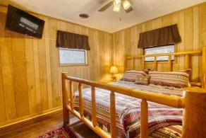 Private - Spacious- Creek Lined Cabin  - Image 4