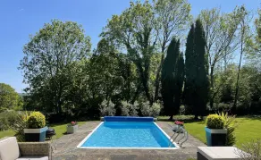 En lantlig miljö med pool - Image 4