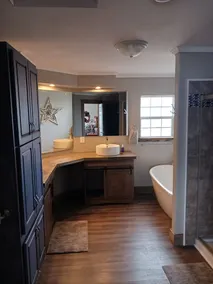 Large Lakefront House - Image 4