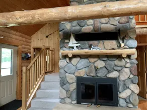 Beautiful Home Log sur le lac paisible, avec Guest Cabin - Image 2