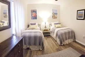 King Bed! Cozy Amelia Island Gem just steps to the beach. - Image 4