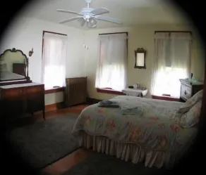 Country Charm - Spacious Home -Scenic Fall Views!  near  WI Dells & Devil's Lake - Image 4