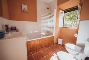 Maison de campagne « Vale do Espinheiro » avec vue sur le lac, jardin privé et Wi-Fi - Image 4