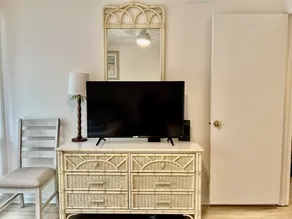 Charming Sea Colony Condo! Walk to Beach, Tennis, Pool, Town - Image 2
