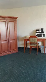 Conveniently located directly off the highway - Image 3